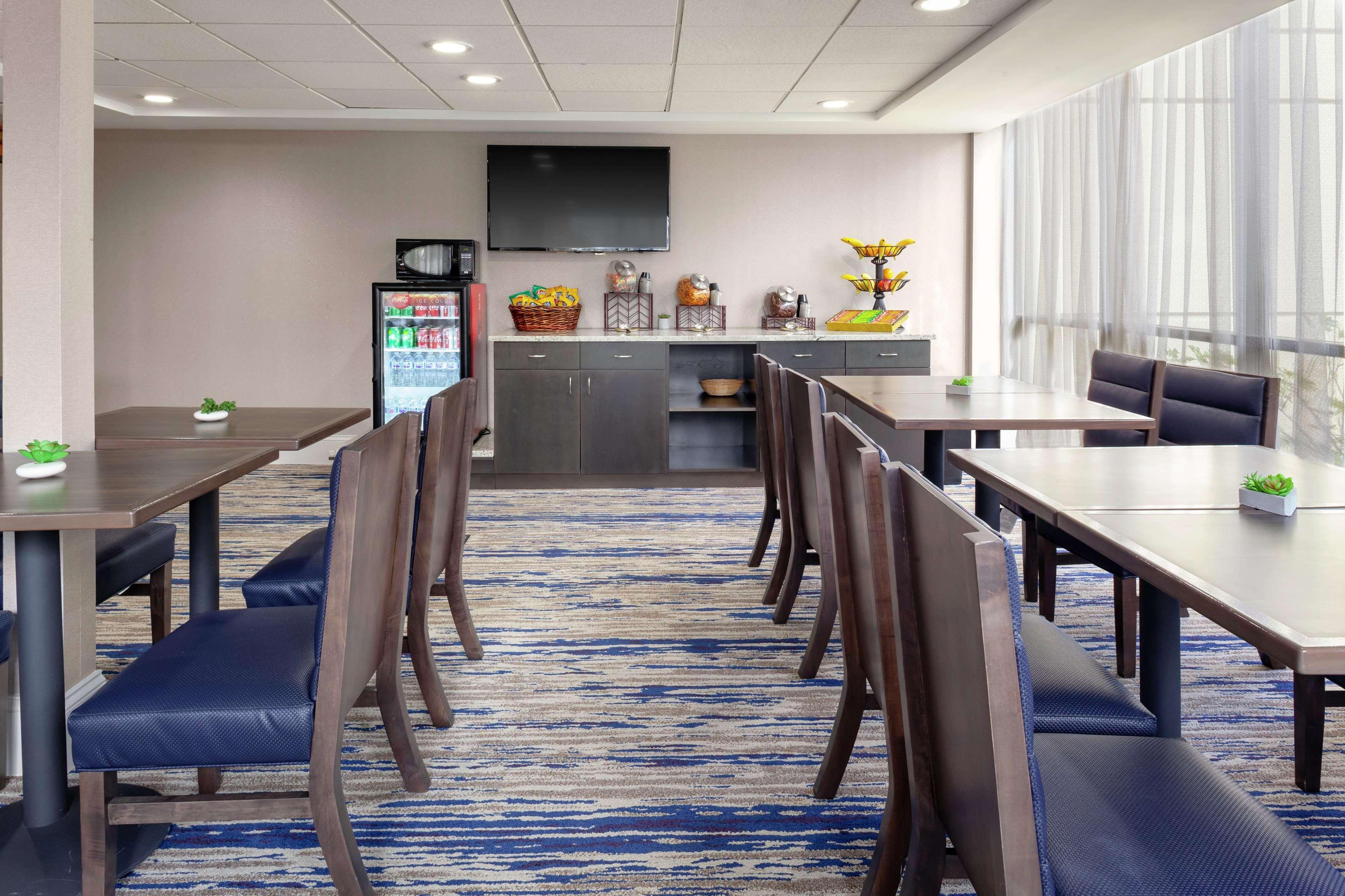 Doubletree By Hilton Palm Beach Gardens Exterior photo