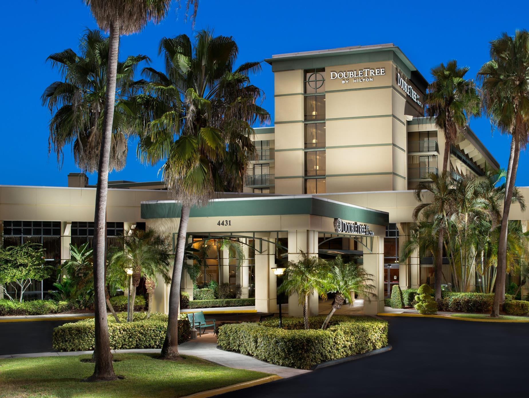 Doubletree By Hilton Palm Beach Gardens Exterior photo