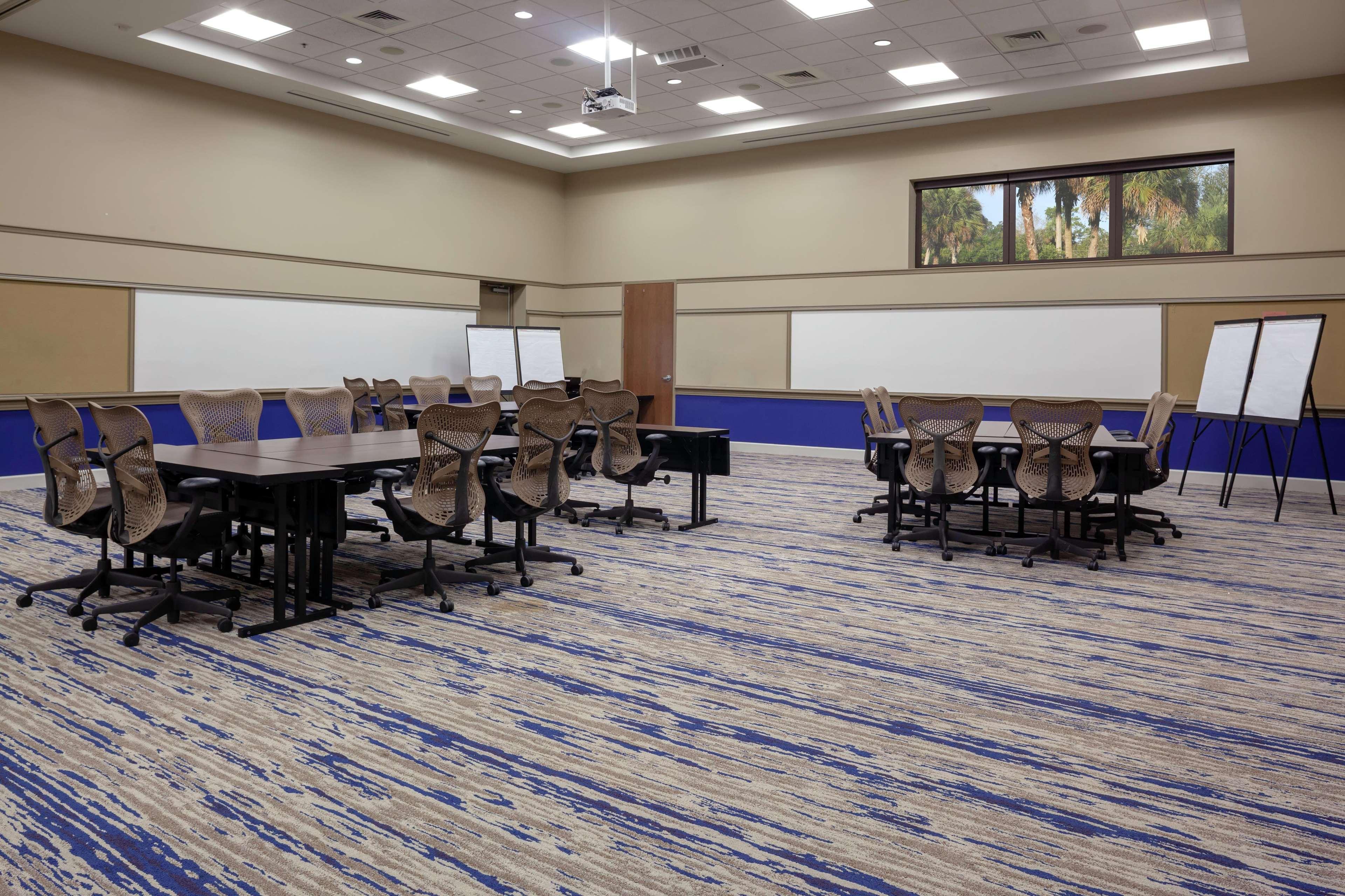 Doubletree By Hilton Palm Beach Gardens Exterior photo
