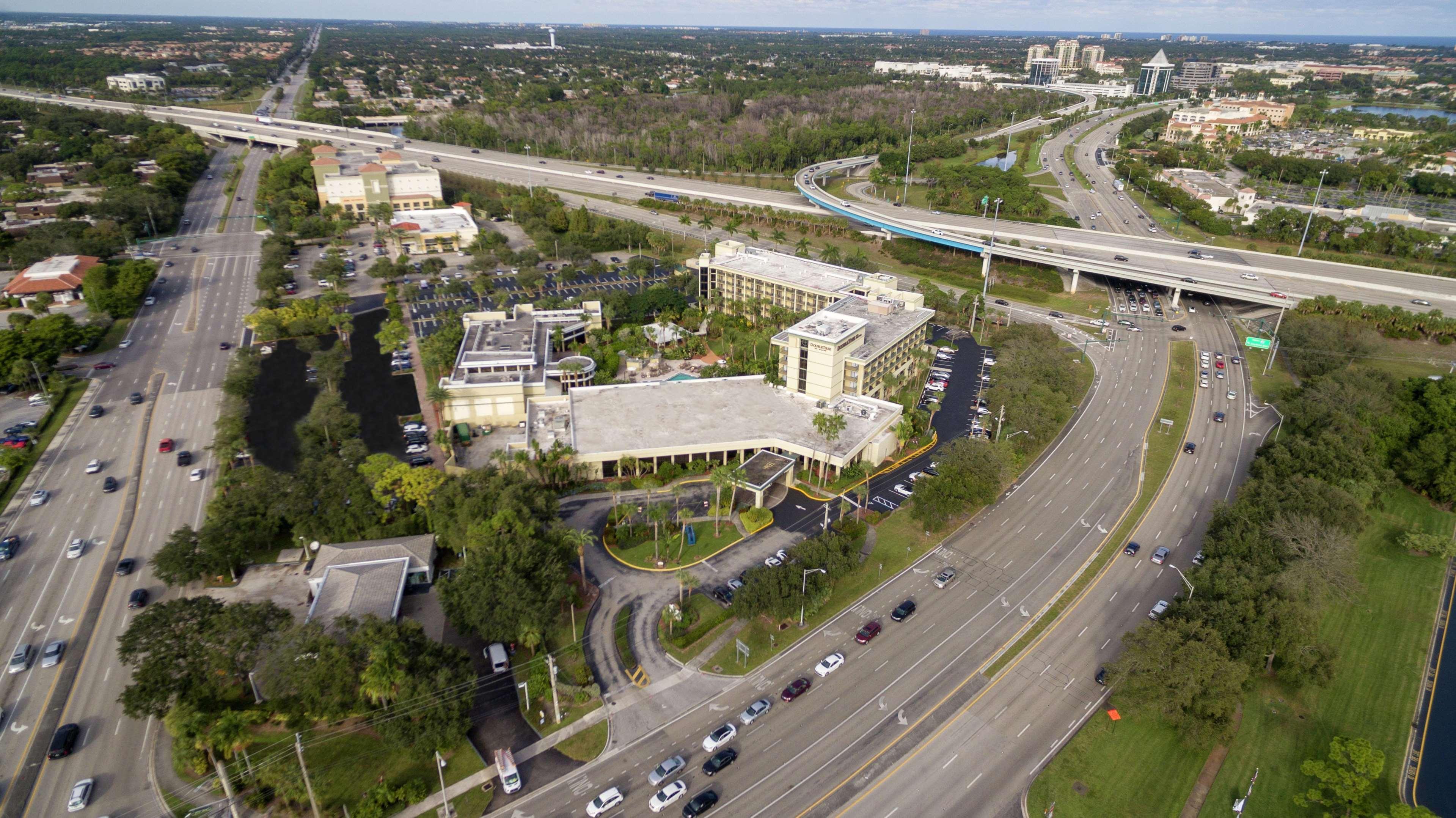 Doubletree By Hilton Palm Beach Gardens Exterior photo