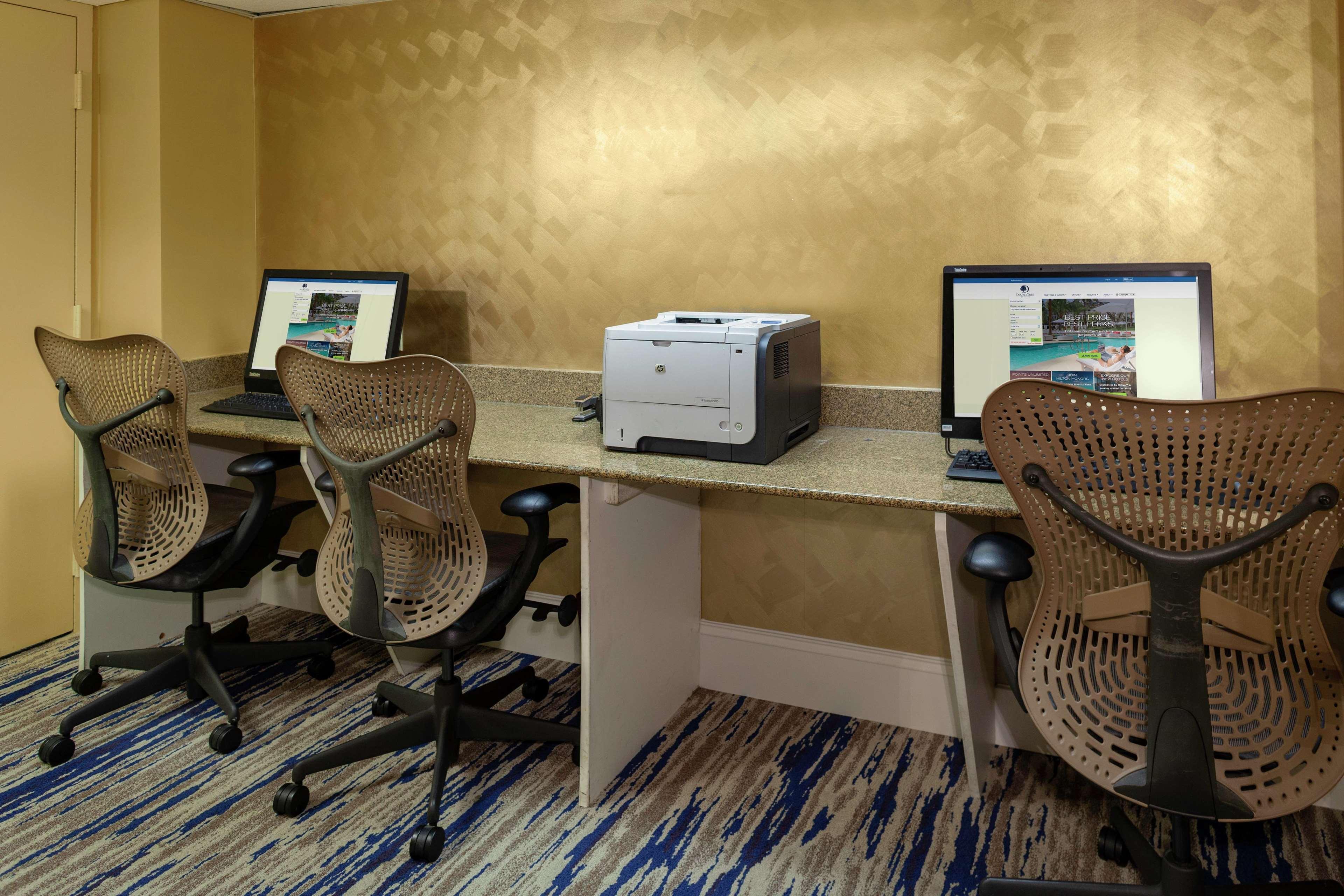 Doubletree By Hilton Palm Beach Gardens Exterior photo