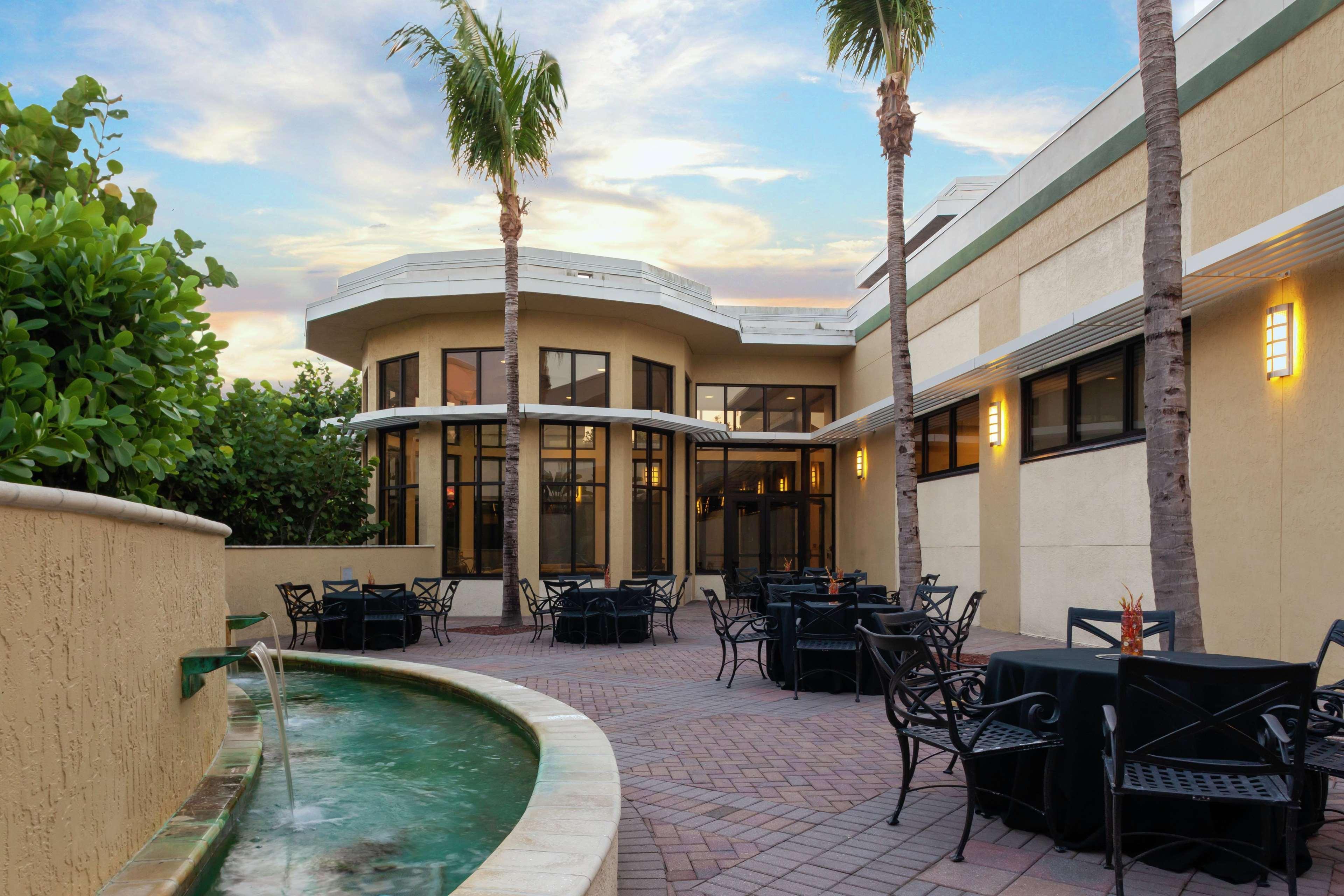 Doubletree By Hilton Palm Beach Gardens Exterior photo