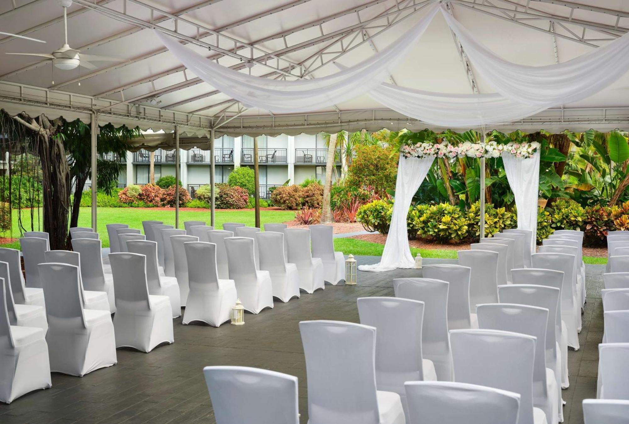 Doubletree By Hilton Palm Beach Gardens Exterior photo