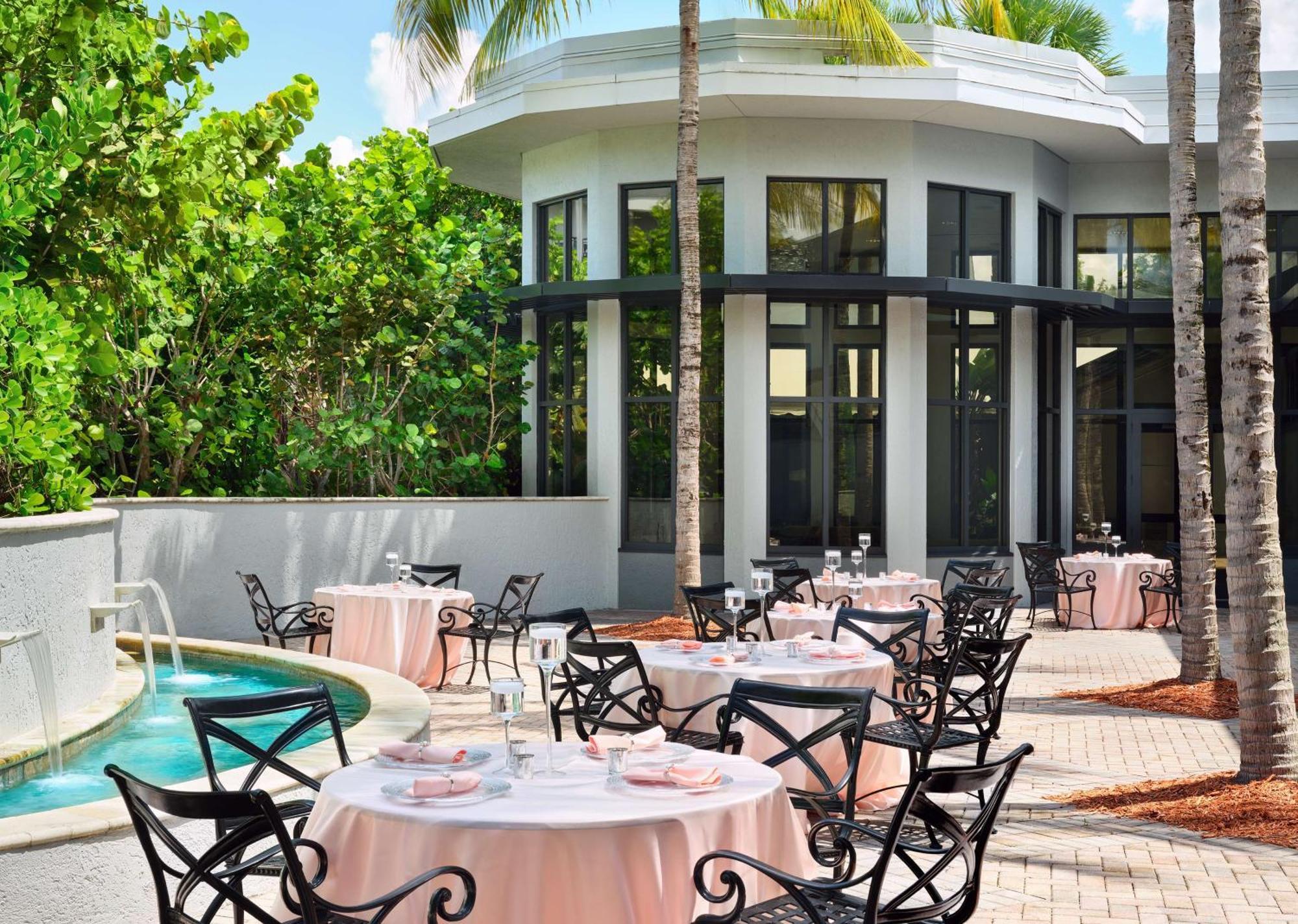 Doubletree By Hilton Palm Beach Gardens Exterior photo