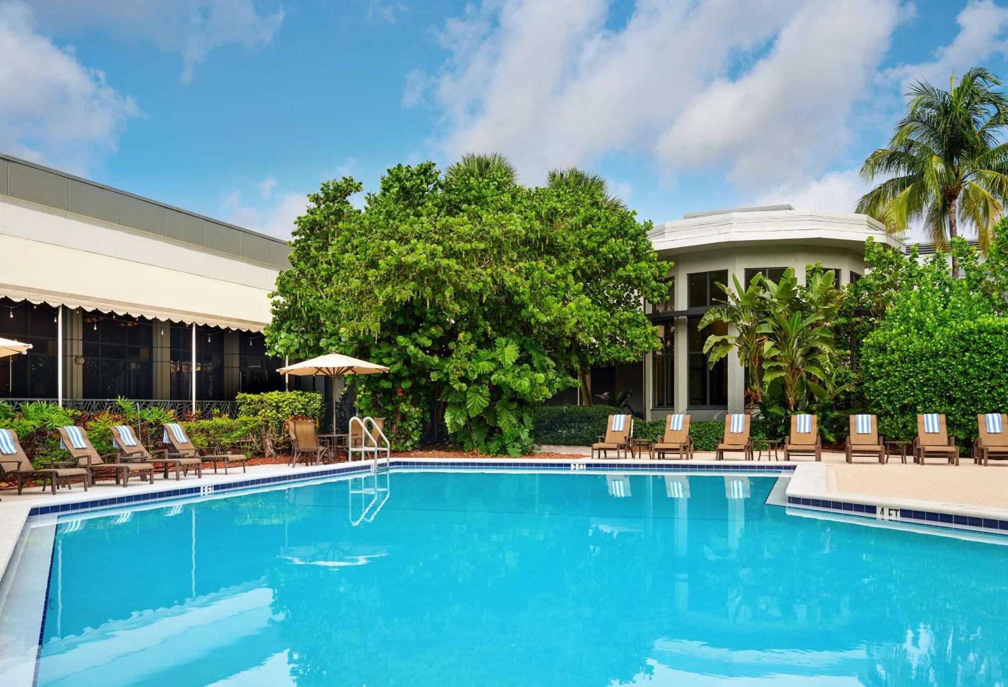 Doubletree By Hilton Palm Beach Gardens Exterior photo