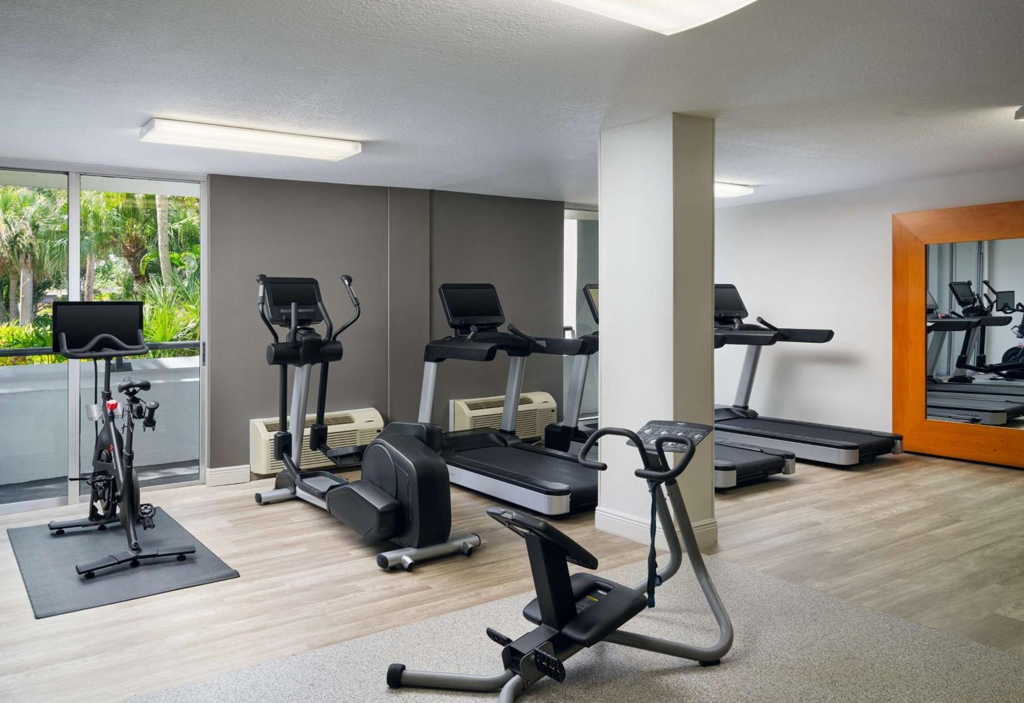 Doubletree By Hilton Palm Beach Gardens Exterior photo